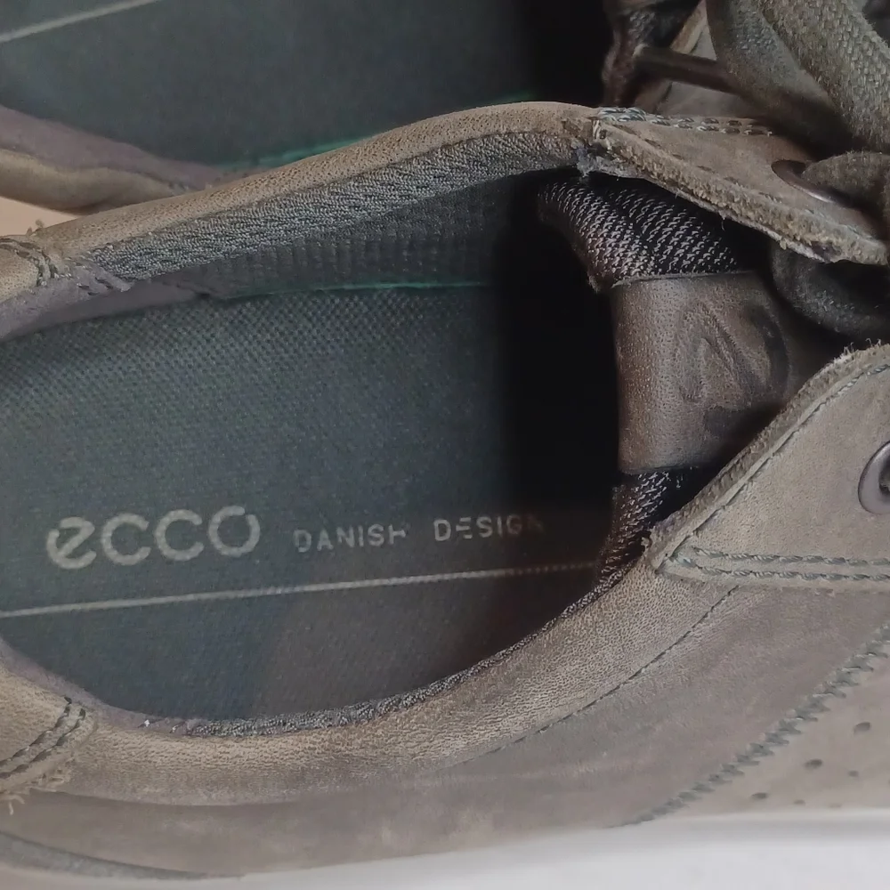 Ecco Leather Casual Sneakers Men's Size 9/9.5 Gray Low Top‎ Shoes Suede